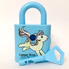 Vintage lata 80. G1 rzadka My Little Pony UK ekskluzywna niebieska temperka do ołówków z zamkiem na sprzedaż  Wysyłka do Poland