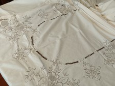 Bella tovaglia ricamata usato  Roma