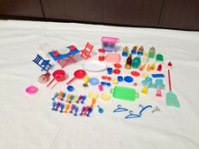 Dollhouse miniatures set usato  Cogliate