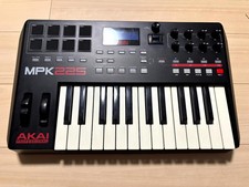 Teclado MIDI usado AKAI MPK225 com pads comprar usado  Enviando para Brazil