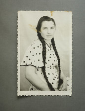 Linda jovem menina cabelo longo tranças linda foto vintage vestido bolinhas comprar usado  Enviando para Brazil