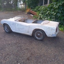 Voiture pedales triumph d'occasion  Pons
