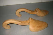 Ancienne paire embauchoir d'occasion  Neuville-aux-Bois