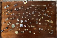 Lote de más de 100 piezas de gemelos firmados y sin firmar alfileres corbatas etc. segunda mano  Embacar hacia Mexico
