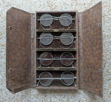 Vintage vue set for sale  HARROW