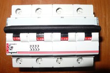 Disjoncteur tetrapolaire 80a d'occasion  Barr