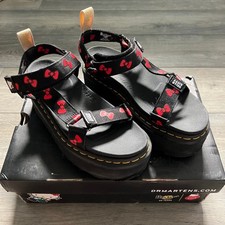 Sandálias plataforma vegana Dr. Martens x Hello Kitty Collaboration EUA 7 preto vermelho comprar usado  Enviando para Brazil