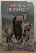 Usado, The Mists of Avalon : A Novel by Marion Zimmer Bradley 2000 Trade Paperback comprar usado  Enviando para Brazil