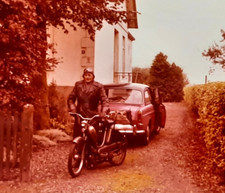 Original Foto Mann Zündapp Combinette Moped Auto Kfz VW 1600 ca. 60er 70er Jahre comprar usado  Enviando para Brazil