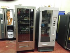 Distributore automatico usato usato  San Giorgio di Piano