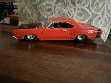 Motor Max 1969 1/24 Dodge Road Runner carro fundido pilotando pneus baixos e aros alterados comprar usado  Enviando para Brazil