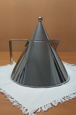 Iconico bollitore "Il Conico" di Alessi, disegnato da Aldo Rossi comprar usado Iconico bollitore "Il Conico" di Alessi, disegnato da Aldo Rossi comprar usado  Enviando para Brazil