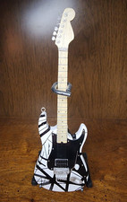 Guitarra EVH Eddie Van Halen miniatura machado céu preto e branco colecionável, usado comprar usado  Enviando para Brazil