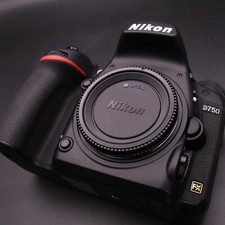 Nikon D750 FX DSLR Aparat doskonały idealny Liczba migawek 4056 Niskie wykorzystanie z Japonii na sprzedaż  Wysyłka do Poland