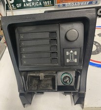 Console central Volkswagen Quantum 85-88 preto com acessório suporte para cassete e muito mais, usado comprar usado  Enviando para Brazil