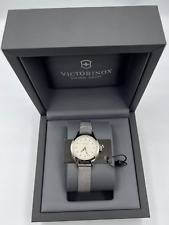 Relógio feminino Victorinox Alliance XS com mostrador branco e pulseira de malha prata, usado comprar usado  Enviando para Brazil