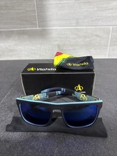 Occhiali sole blu usato  Vetralla