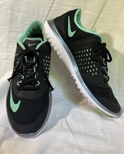 Tênis de corrida Nike Fitsole Lite feminino tamanho 11 preto verde perfeito 704881-001 comprar usado  Enviando para Brazil