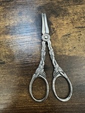 Tesoura de costura pequena vintage Mema Suécia folheada a prata videira frete grátis comprar usado Tesoura de costura pequena vintage Mema Suécia folheada a prata videira frete grátis comprar usado  Enviando para Brazil