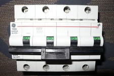 Disjoncteur tetrapolaire 4pole d'occasion Disjoncteur tetrapolaire 4pole d'occasion  Barr