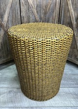 Mesa lateral redonda de vime tecido vintage da década de 1980 24” x 20” - Achado de propriedade rara! comprar usado  Enviando para Brazil