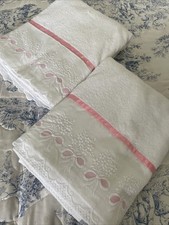 2XVintage Toalha de Banho Renda Branca e Acabamento de Borda de Cetim Rosa Excelente Estado Usado comprar usado  Enviando para Brazil