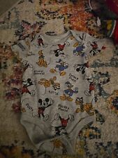 Macacão Disney Baby personagens clássicos Mickey Pateta Donald Pluto 6-9m comprar usado  Enviando para Brazil