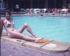 126 Slide - Mulher de biquíni tomando sol na piscina, década de 1960 comprar usado  Enviando para Brazil