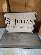 Destilaria de vinícola St Julien, placa de saída de estrada, metal/alumínio, 24" x 18" comprar usado  Enviando para Brazil