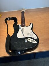 Guitarra Rock Band 4 preta sem fio Fender Stratocaster (Xbox One) 91161 com alça, usado comprar usado  Enviando para Brazil