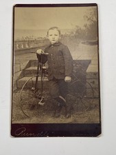 Armário foto menino em pé ao lado de bicicleta triciclo antiga Edwardsville IL comprar usado  Enviando para Brazil