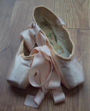 Pointe shoes freed for sale  BARNET
