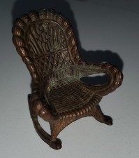 Vintage 1977 •DURHAM CADEIRA DE BALANÇO FUNDIDA MINIATURA MÓVEIS PARA CASA DE BONECAS• Pátina comprar usado  Enviando para Brazil