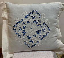 Cuscino con ricamo usato  Talla