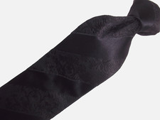 (Gravata de seda italiana listrada preta sólida Hugo Boss L59" x 3,3/4"W comprar usado  Enviando para Brazil