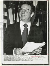 1971 Press Photo Senador Vance Hartke de Indiana no Capitólio em Washington, usado comprar usado  Enviando para Brazil