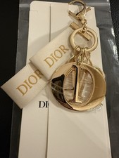 Berloque bolsa chaveiro logotipo dourado Dior novo na caixa comprar usado Berloque bolsa chaveiro logotipo dourado Dior novo na caixa comprar usado  Enviando para Brazil