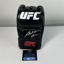LUVA DE ATACANTE UFC ASSINADA POR ANDERSON SILVA AUTOGRAFADA CERTIFICADO DE AUTENTICIDADE HOLOGRAMA comprar usado  Enviando para Brazil