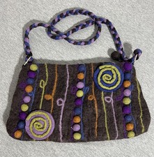 Bolsa de ombro feminina de feltro lã maré crescente multicolorida espiral boho bolsa Nepal comprar usado Bolsa de ombro feminina de feltro lã maré crescente multicolorida espiral boho bolsa Nepal comprar usado  Enviando para Brazil