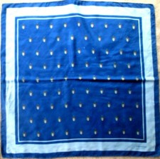 Valentino foulard soie d'occasion  Montferrand-le-Château