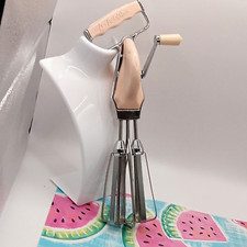 Maid of Honor Vintage Mão MISTURADOR ROSA Lâminas Batedor de Aço Inoxidável 50/60s Pat Pend comprar usado Maid of Honor Vintage Mão MISTURADOR ROSA Lâminas Batedor de Aço Inoxidável 50/60s Pat Pend comprar usado  Enviando para Brazil