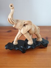 Figurine éléphant blanc d'occasion  L'Aigle