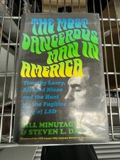 The Most Dangerous Man in America: Timothy Leary, Richard Nixon and the Hunt... comprar usado  Enviando para Brazil