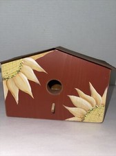 Birdhouse design girassol madeira com telhado de metal assinado feito à mão 9x6x6” datado de 1992 comprar usado  Enviando para Brazil