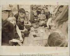 1975 Press Photo Alunos da segunda série trabalham em projeto de quilting na Rama Road School comprar usado  Enviando para Brazil