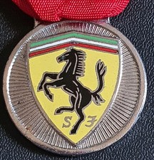 Medaglia scuderia ferrari usato  Capannori