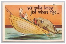 Cartão postal vintage engraçado menino pescador no barco puxando peixe grande humor quadrinhos UNP comprar usado  Enviando para Brazil