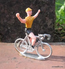 Ancien coureur cycliste d'occasion  Dornecy