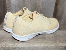 Tênis Skecher Shoes Feminino 9 Amarelo Floral GoGa Mat Pull On Conforto Caminhada comprar usado  Enviando para Brazil
