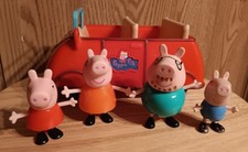 Usado, Carro vermelho Peppa the Pig Family com 4 bonecos Mamãe Papai George Peppa comprar usado  Enviando para Brazil